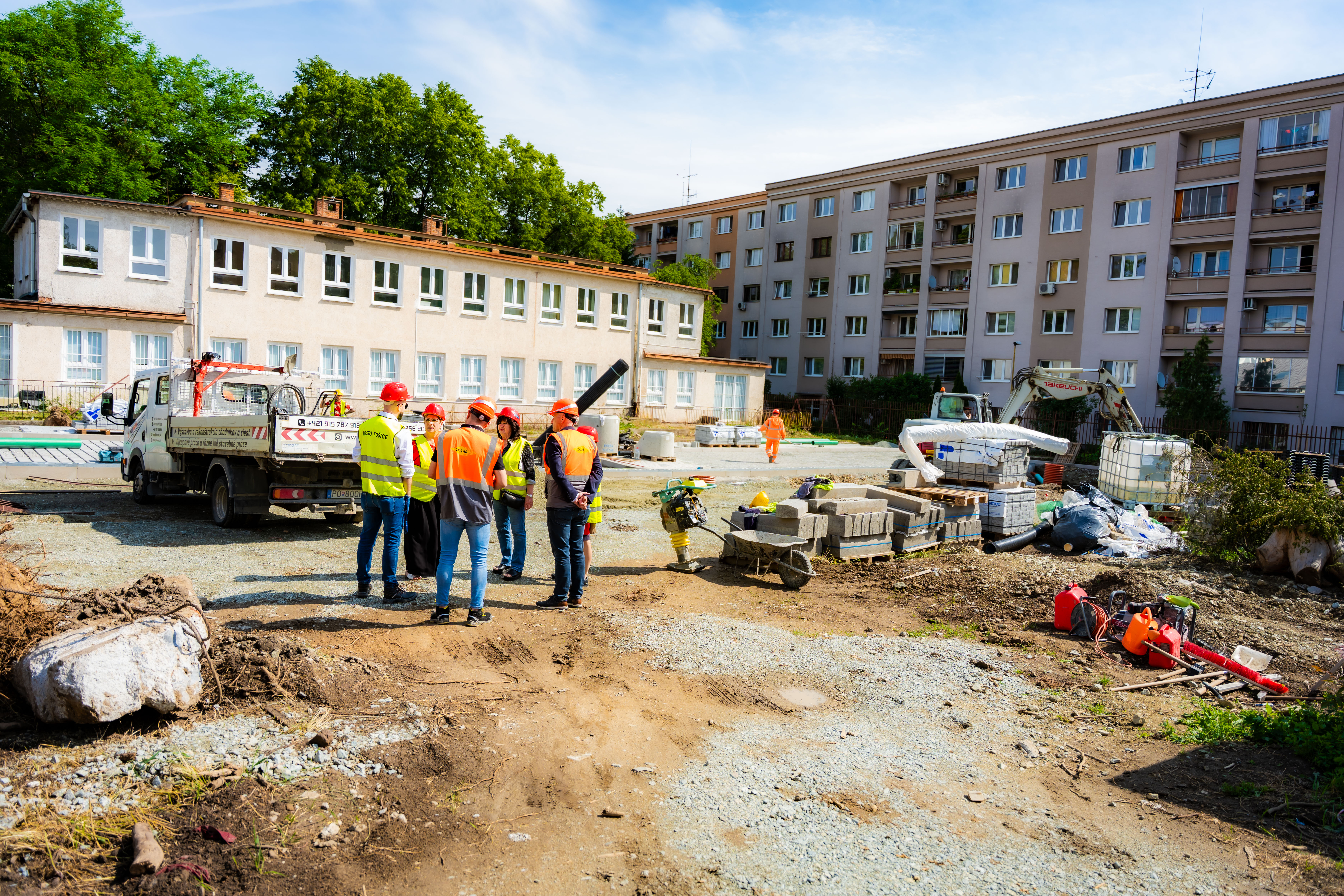 Kontrolna cinnost - Parkovacie plochy, Kosice, Srbska ulica-1-3